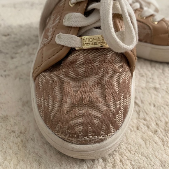 Michael Kors Logo Lace Up Sneakers Kids size 11 - Picture 2 of 8